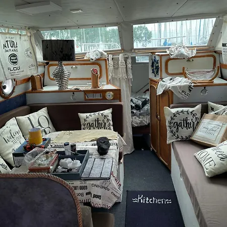 Botel Bateau Lydia *