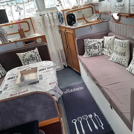 Bateau Lydia Botel *