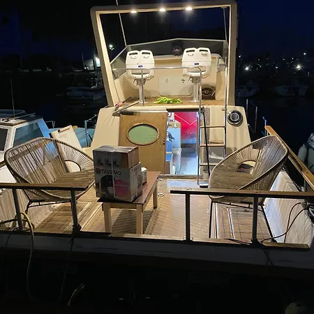 Bateau Lydia ספינת מלון