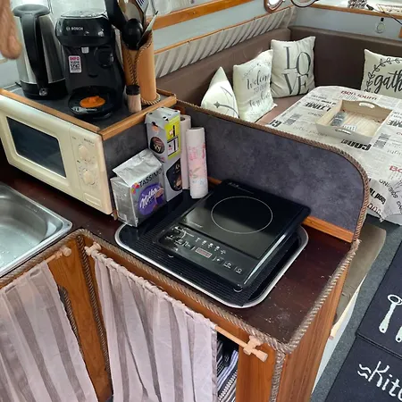 Bateau Lydia ספינת מלון