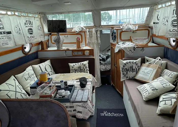 Botel Bateau Lydia *